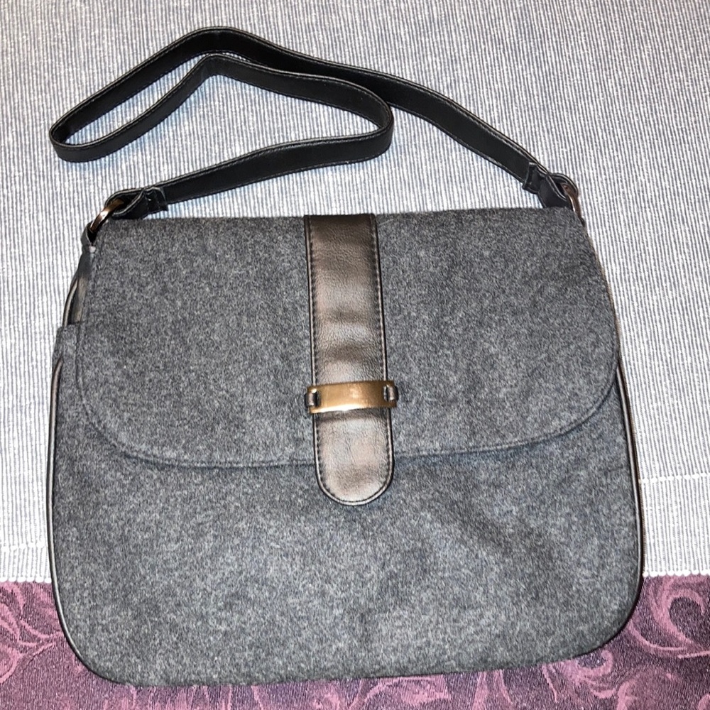 Unbranded grey wool purse.  Simple design!